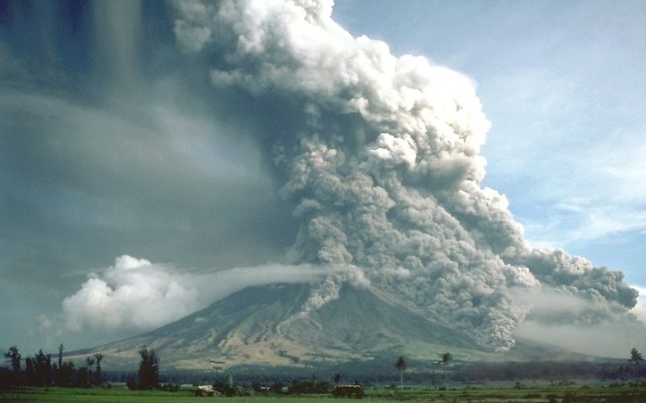 fig 4 - Pyroclastic_flows_at_Mayon_Volcano